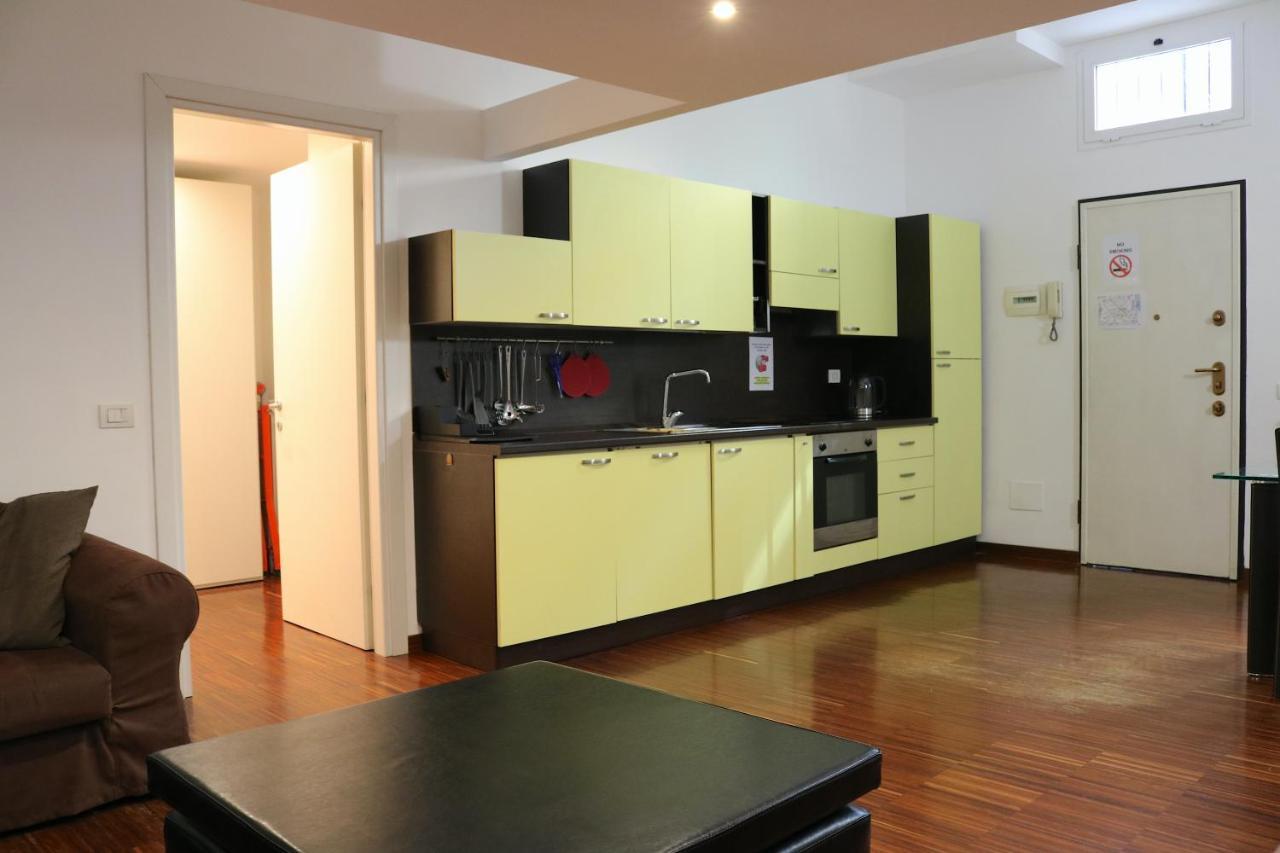 Cozy & Large Loft Famagosta Apartman Milánó Kültér fotó